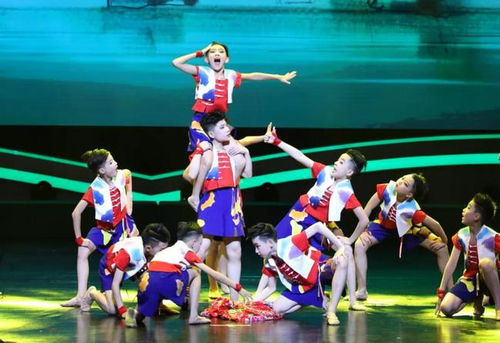 舞动红领巾 少儿舞蹈展演携手马戏团，童心畅想美好未来
